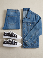 Sneakers streetwear outfit flat-lay